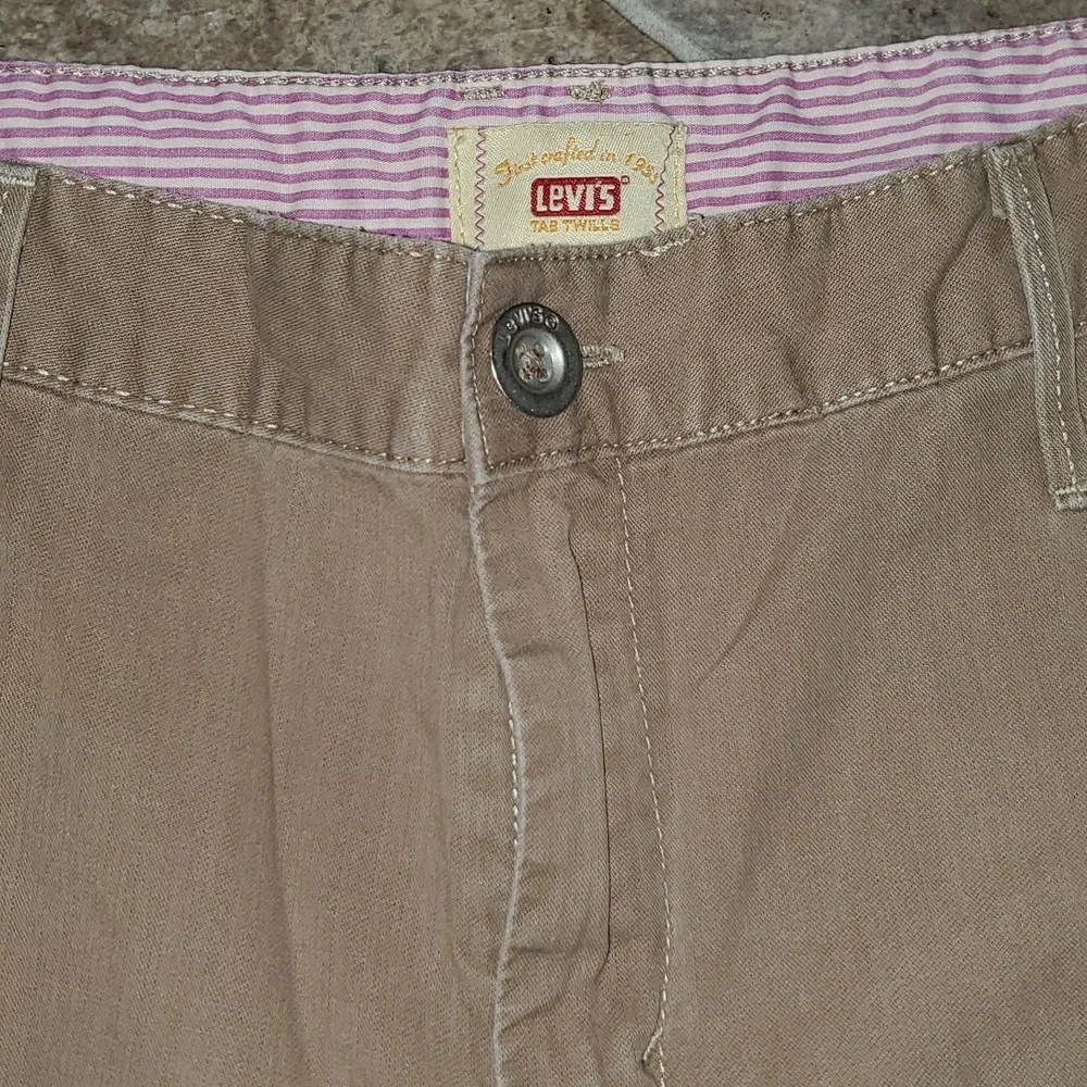 Levi's Khaki Cargo Capri Pants